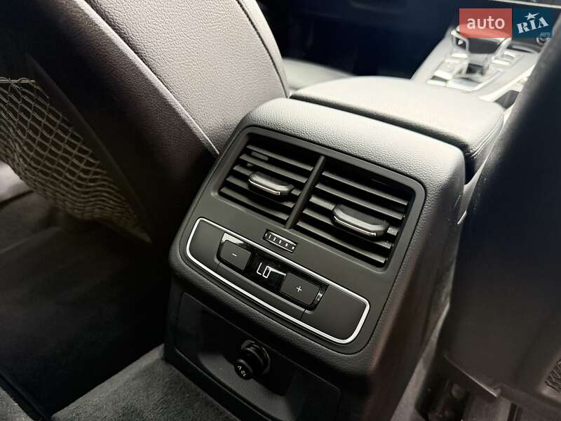 Седан Audi A4 2015 в Львові