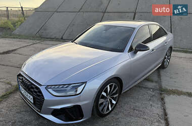 Седан Audi A4 2021 в 