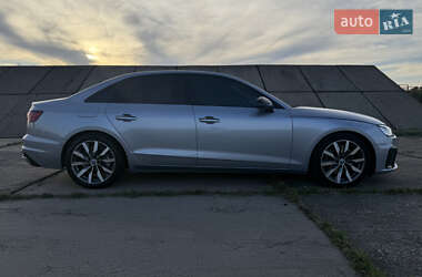 Седан Audi A4 2021 в 