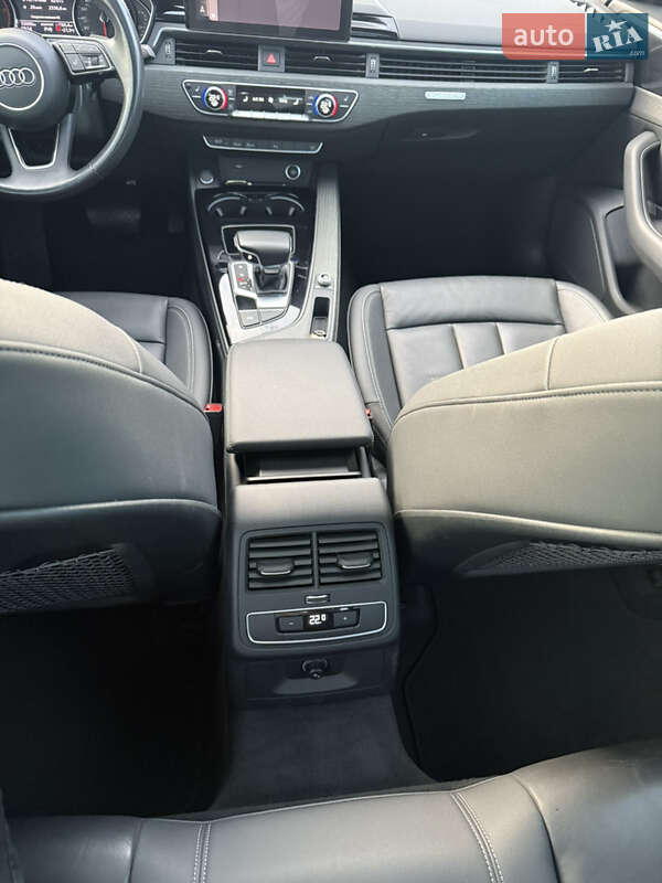 Седан Audi A4 2021 в Запорожье