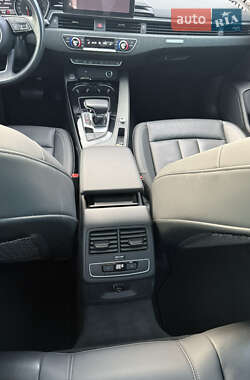 Седан Audi A4 2021 в 