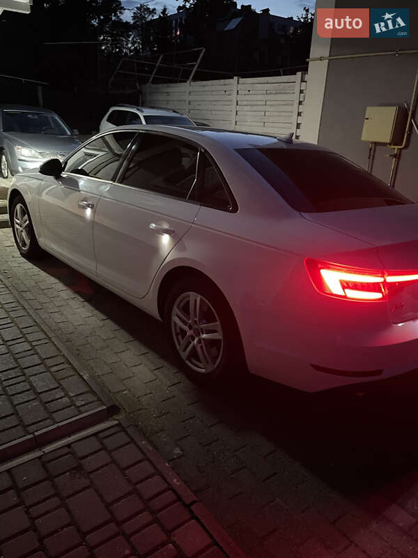 Седан Audi A4 2015 в Ирпене