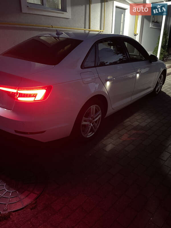 Седан Audi A4 2015 в Ирпене