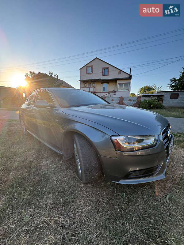 Седан Audi A4 2012 в Тернівці