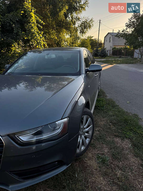 Седан Audi A4 2012 в Тернівці
