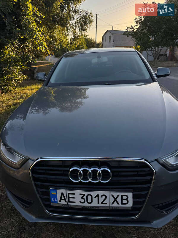 Седан Audi A4 2012 в Тернівці