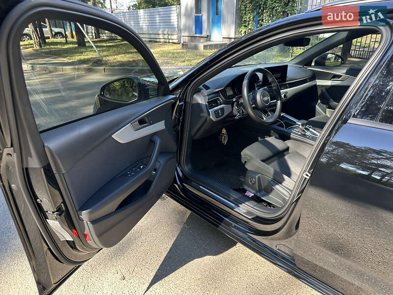 Универсал Audi A4 2021 в Киеве