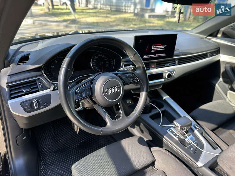 Универсал Audi A4 2021 в Киеве