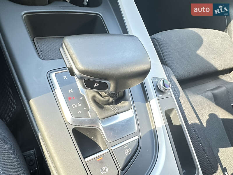 Универсал Audi A4 2021 в Киеве