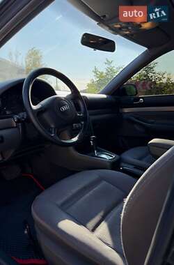 Седан Audi A4 2000 в 