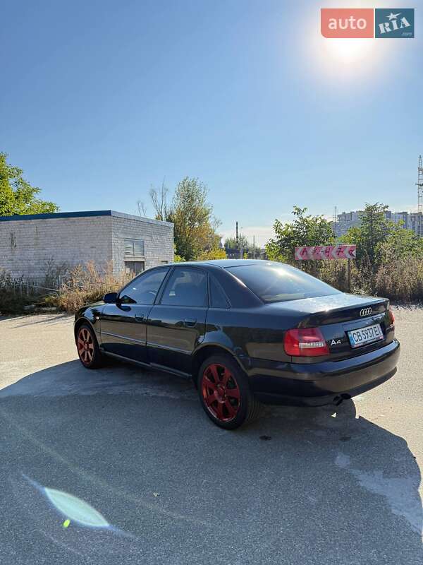 Седан Audi A4 2000 в Чернігові