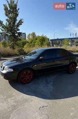 Седан Audi A4 2000 в 