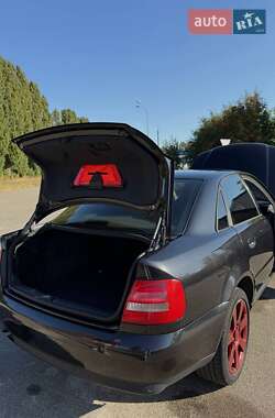 Седан Audi A4 2000 в 