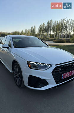 Седан Audi A4 2020 в 