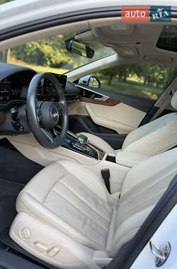 Седан Audi A4 2020 в 
