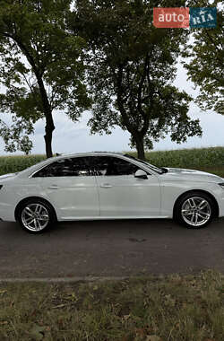 Седан Audi A4 2020 в 
