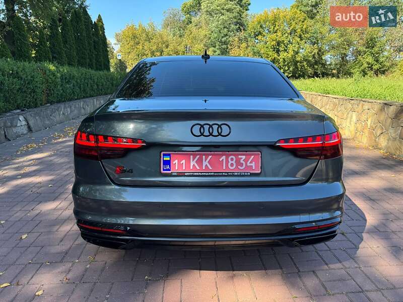 Седан Audi A4 2022 в Виннице