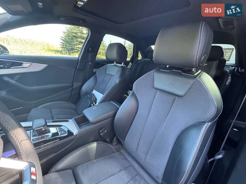 Седан Audi A4 2022 в Виннице