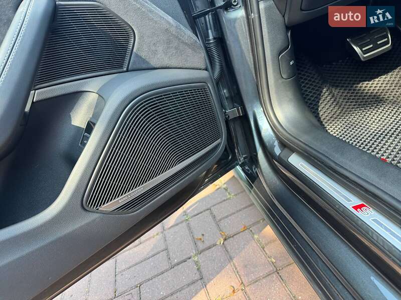 Седан Audi A4 2022 в Виннице