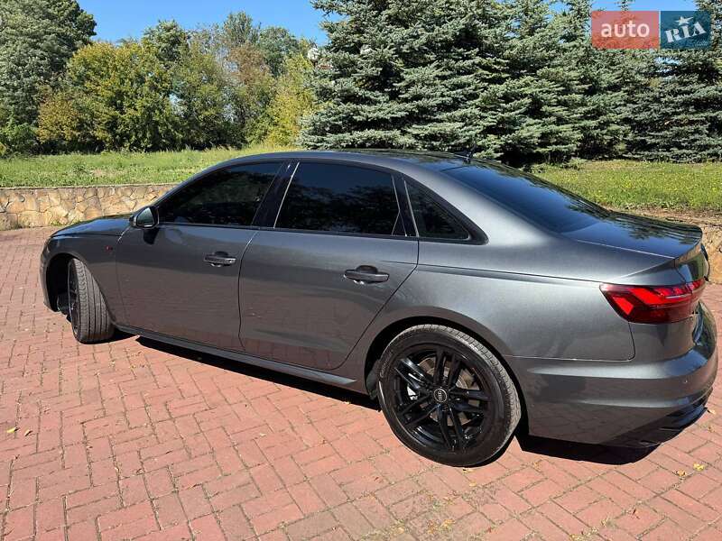 Седан Audi A4 2022 в Виннице