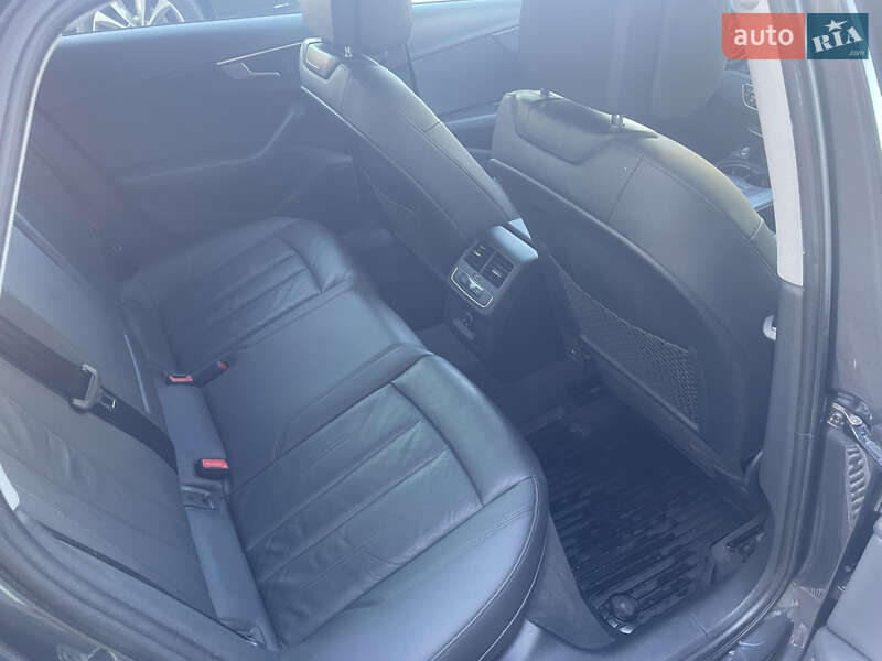 Седан Audi A4 2017 в Львове