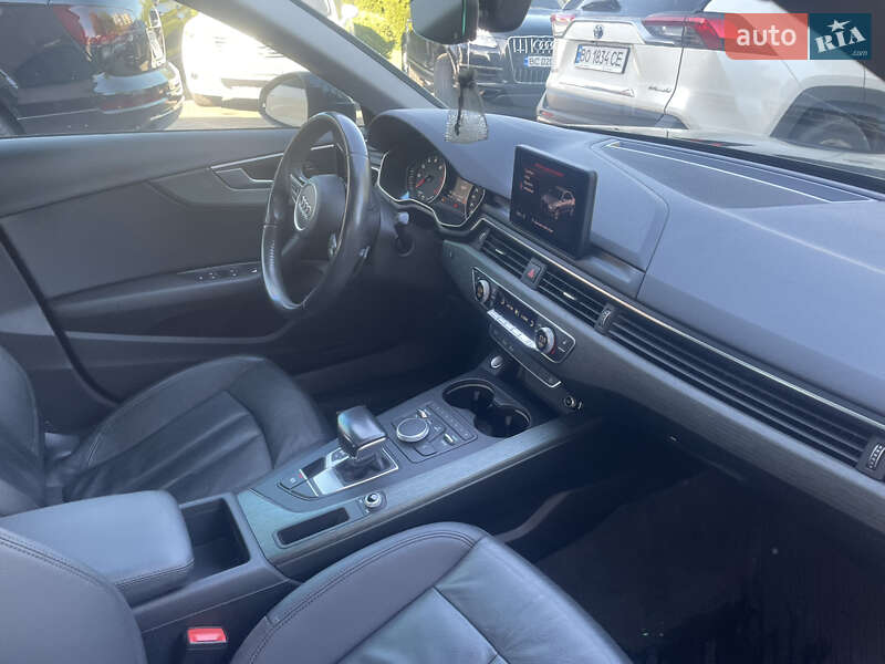 Седан Audi A4 2017 в Львове