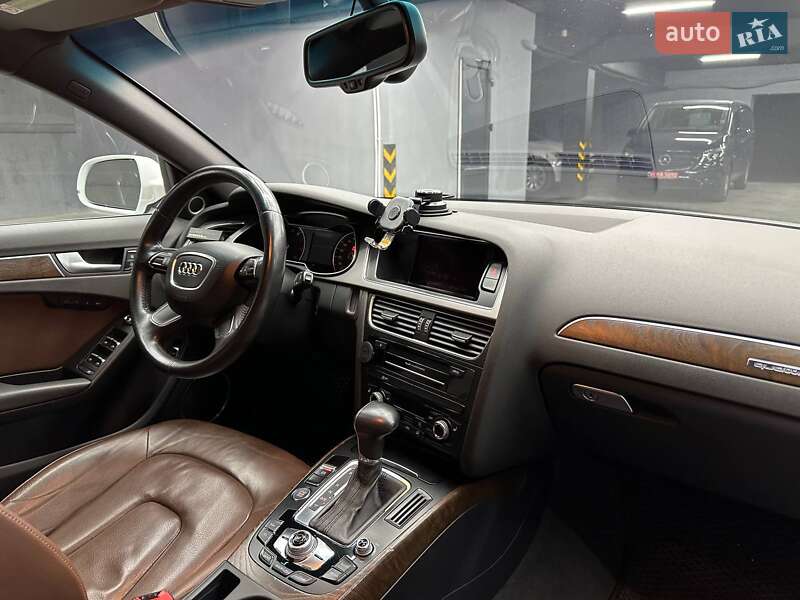 Седан Audi A4 2012 в Чернівцях
