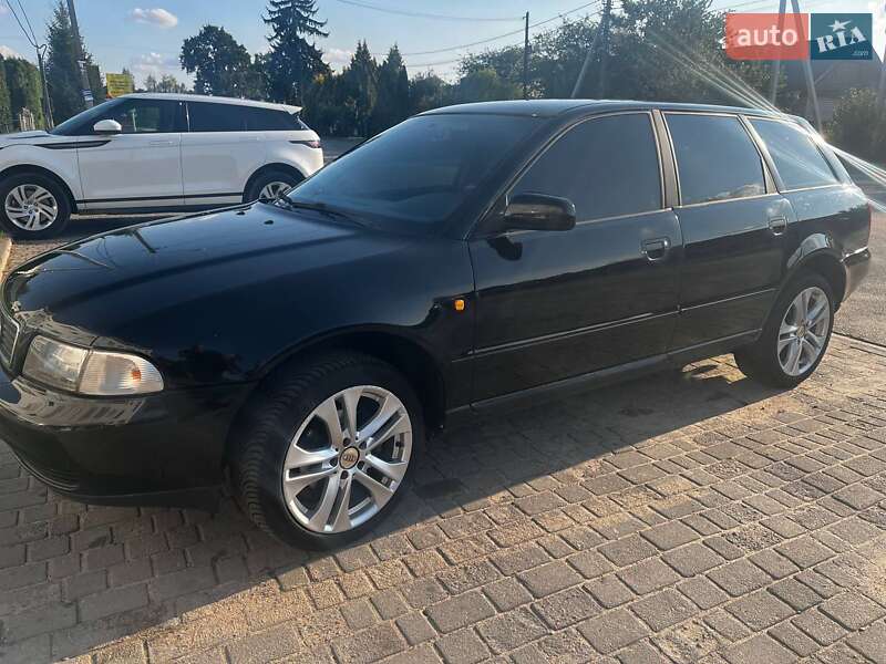 Универсал Audi A4 1998 в Шацке