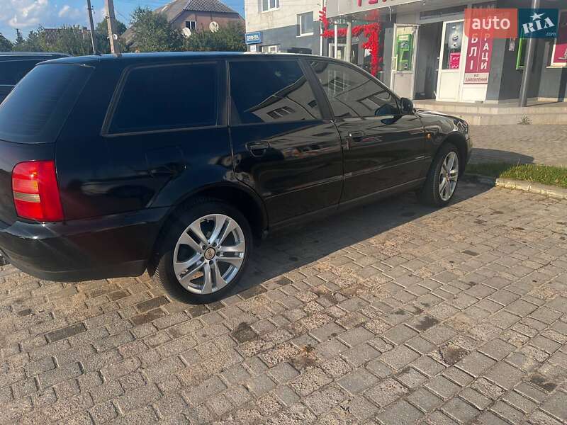 Универсал Audi A4 1998 в Шацке