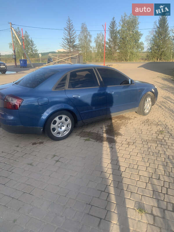 Седан Audi A4 2003 в Отынии