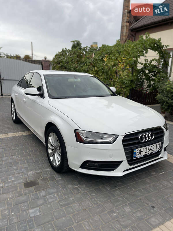Седан Audi A4 2012 в Ананьеве