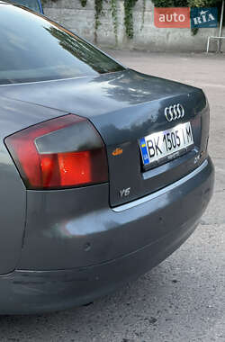 Седан Audi A4 2001 в 