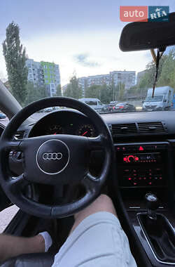 Седан Audi A4 2001 в 