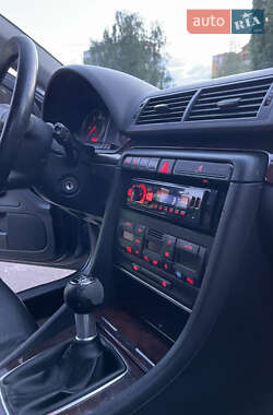 Седан Audi A4 2001 в 