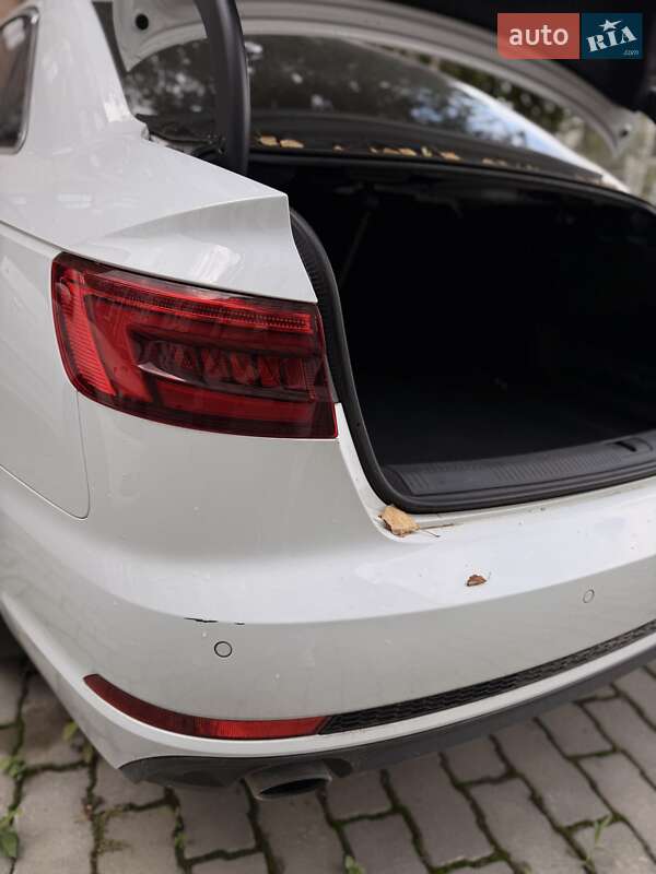Седан Audi A4 2016 в Ивано-Франковске