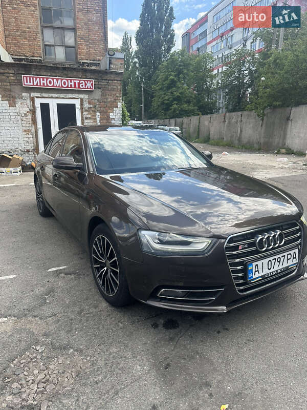 Седан Audi A4 2013 в 