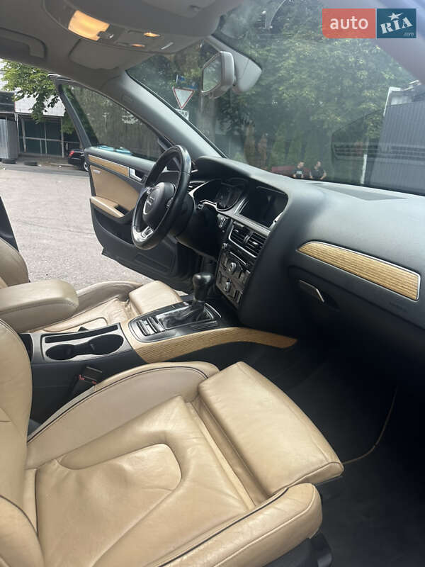 Седан Audi A4 2013 в Киеве