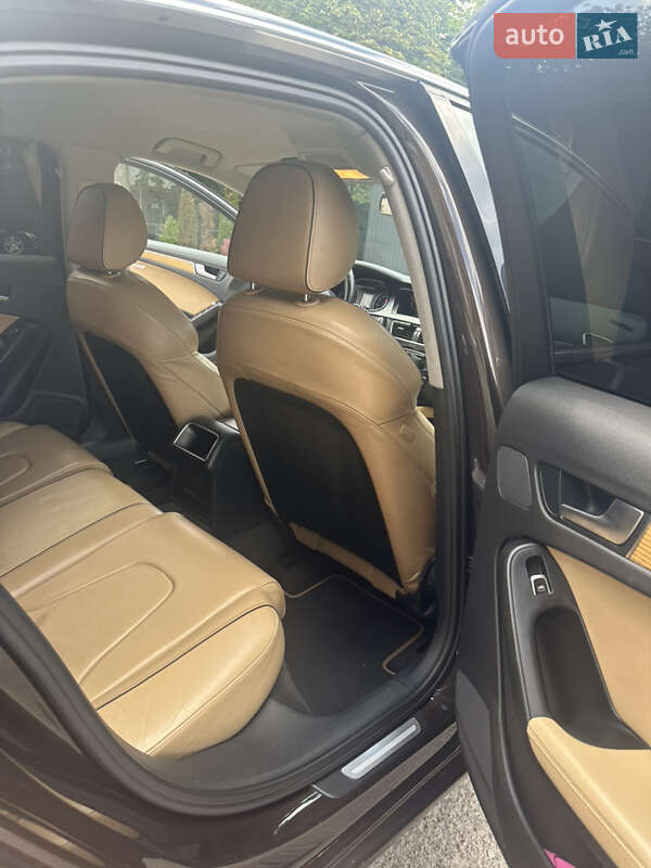 Седан Audi A4 2013 в Киеве