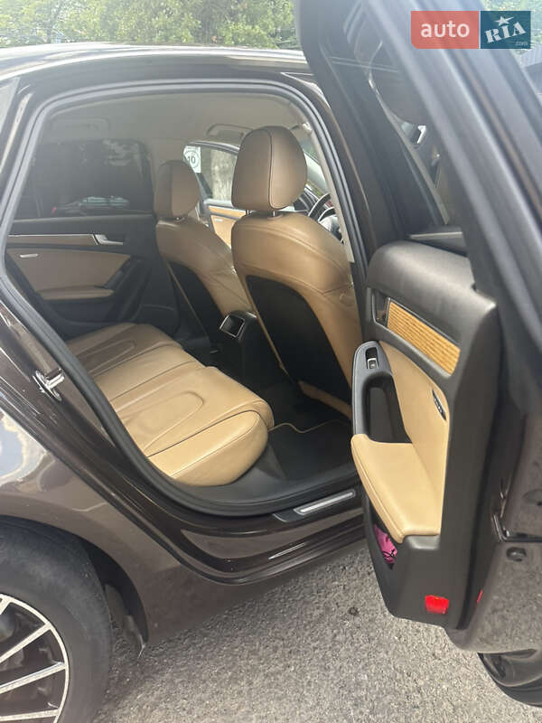 Седан Audi A4 2013 в Киеве