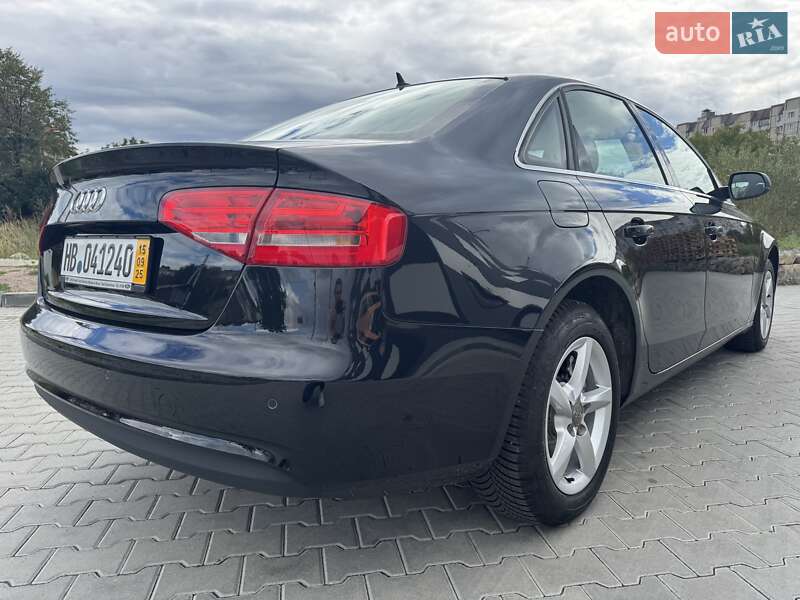 Седан Audi A4 2013 в Калуше