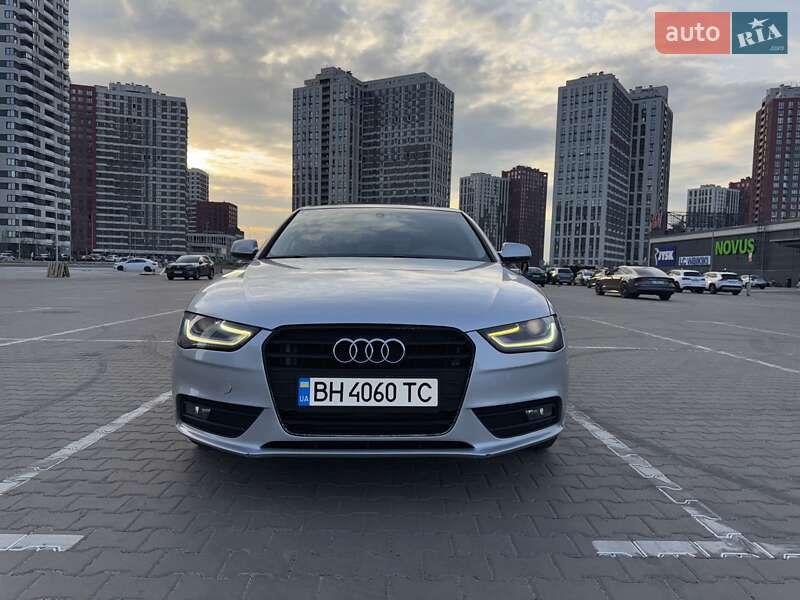 Седан Audi A4 2012 в Киеве