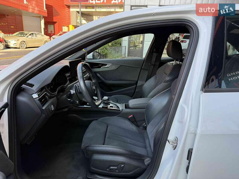 Седан Audi A4 2023 в Львове