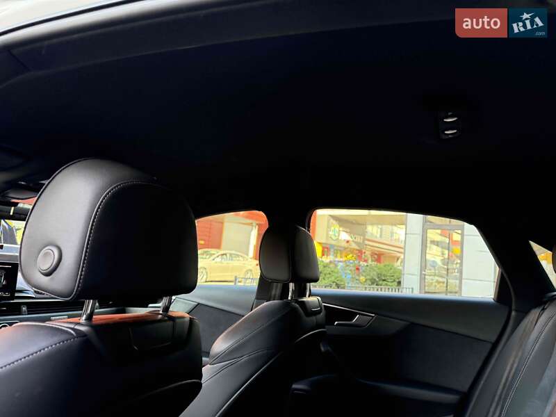 Седан Audi A4 2023 в Львове