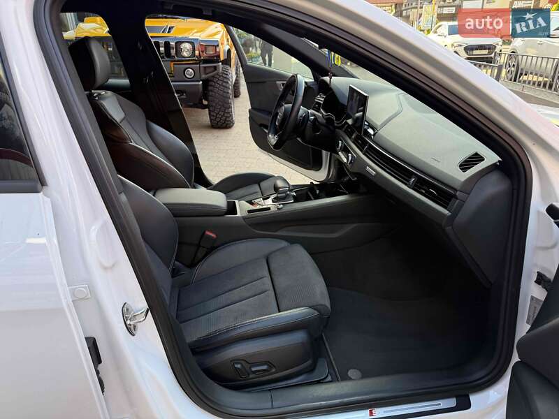 Седан Audi A4 2023 в Львове