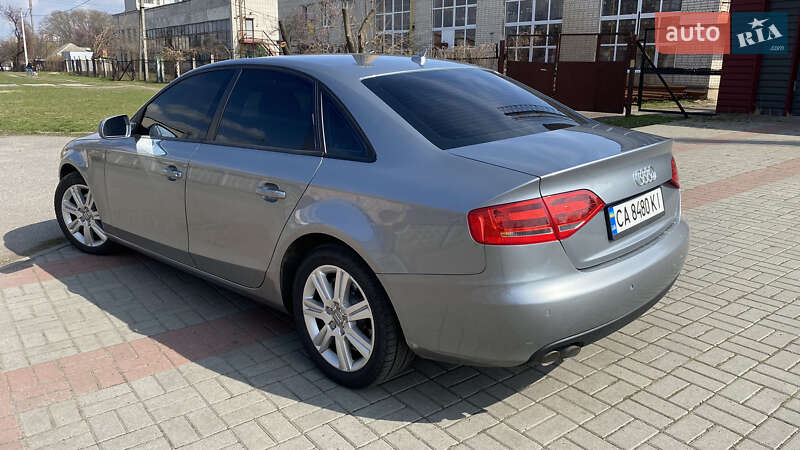 Седан Audi A4 2010 в Золотоноше