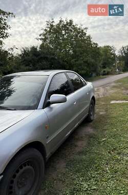 Седан Audi A4 2000 в 