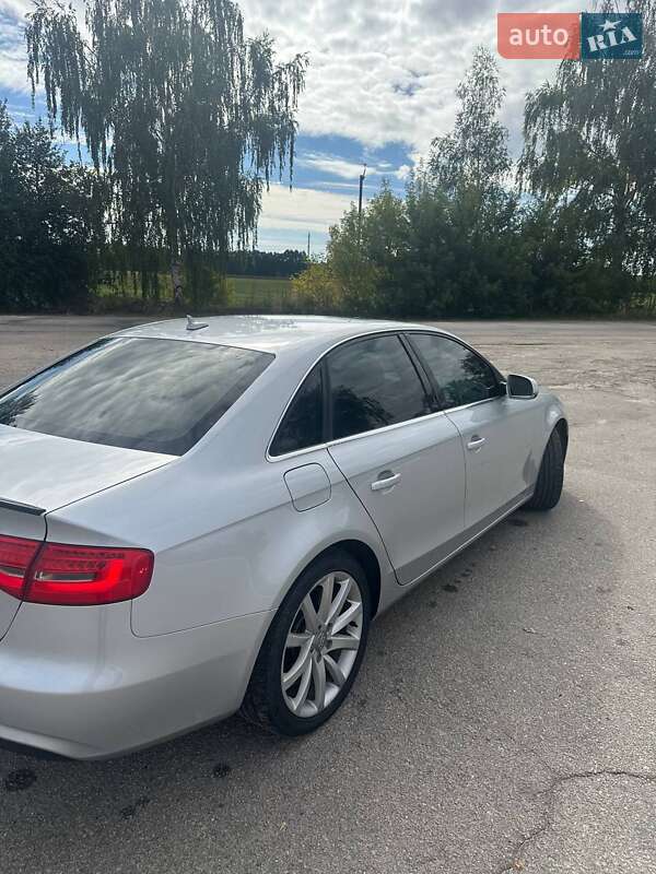 Седан Audi A4 2013 в Богуславе