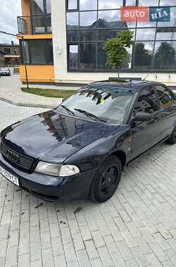Седан Audi A4 1995 в Виннице