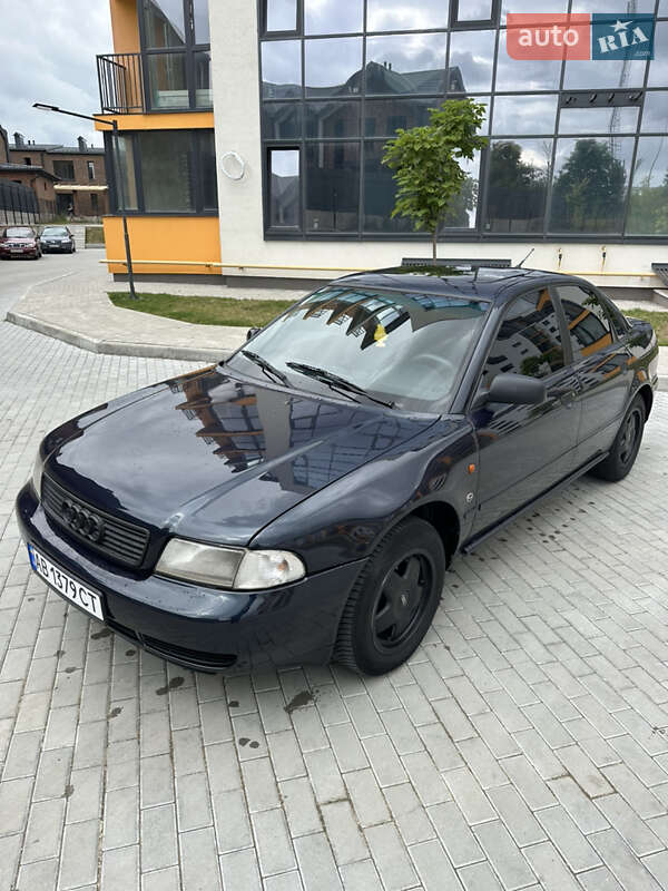 Седан Audi A4 1995 в 