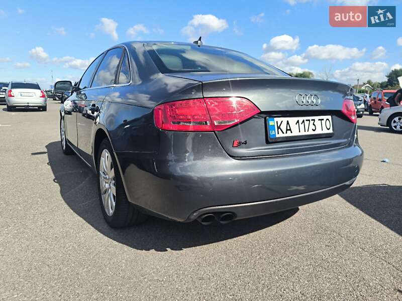 Седан Audi A4 2010 в Києві